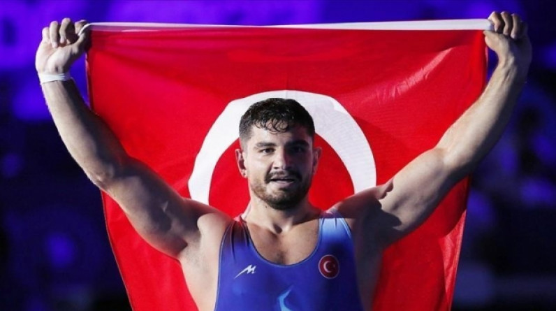 التركي طه آق غُل يفوز ببطولة العالم للمصارعة للمرة الثالثة